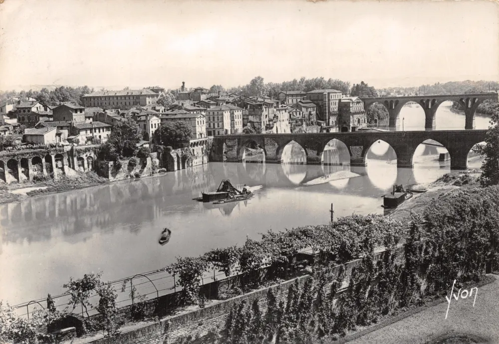 Albi (Tarn) — allgemeiner Blick mit Brücke und blühender Uferseite — Éditions d'Art 'YVON', Paris - Vorderseite