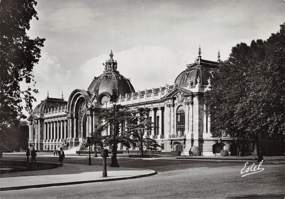 El pequeño palacio — edificio adornado con cúpulas y columnas — Estel - Anverso