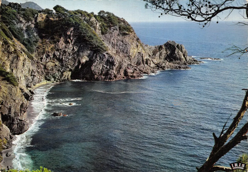 Felsen der Provence-Küste — Ausblick auf die Bucht zwischen Felsen und Meer — Verlag IRIS - Vorderseite