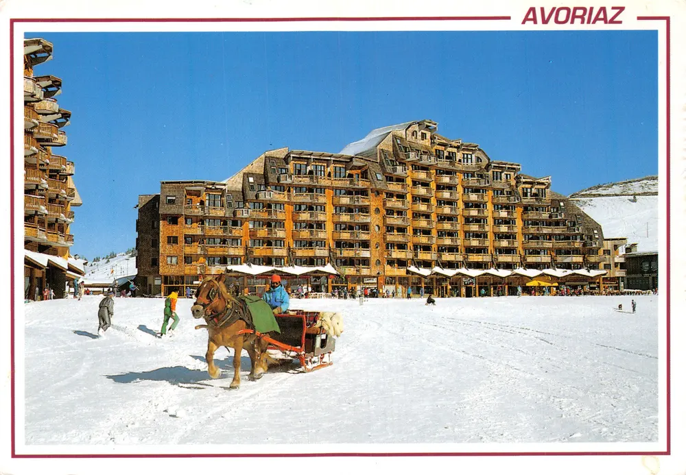 Avoriaz — station de ski avec hôtel en bois — éditeur SECA 367 - Recto