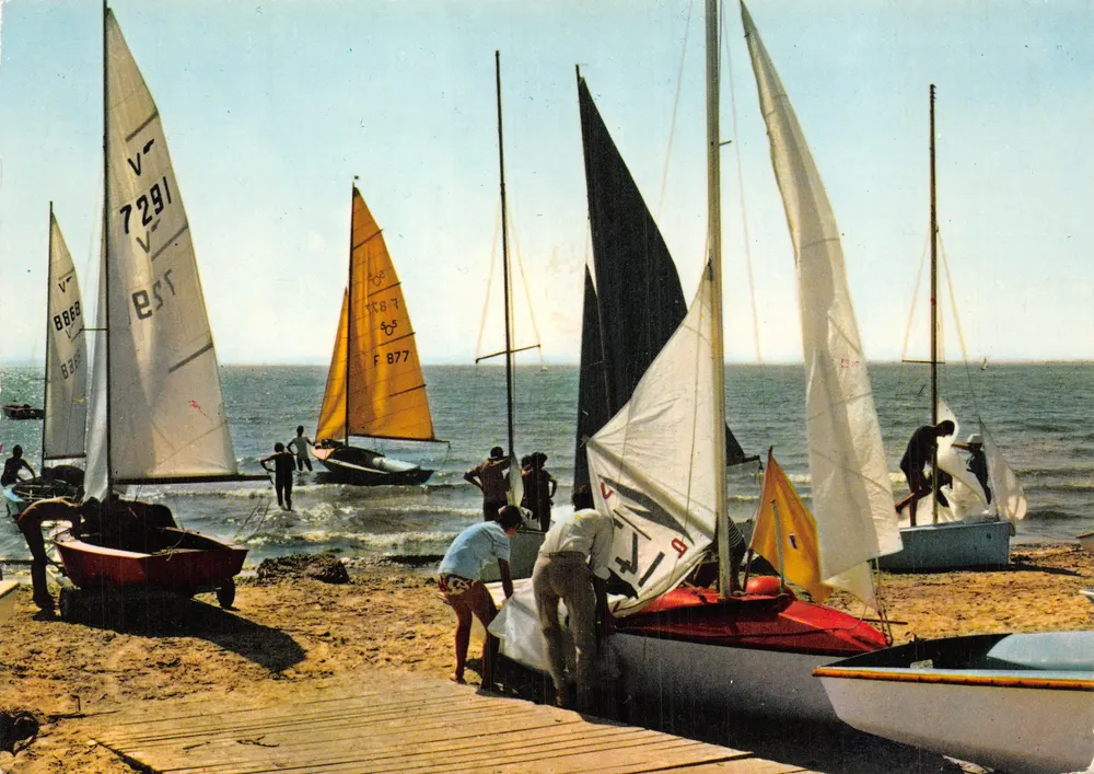 Strand von Sète — Segelregatten — Société des Cartes Postales APA-POUX - Vorderseite
