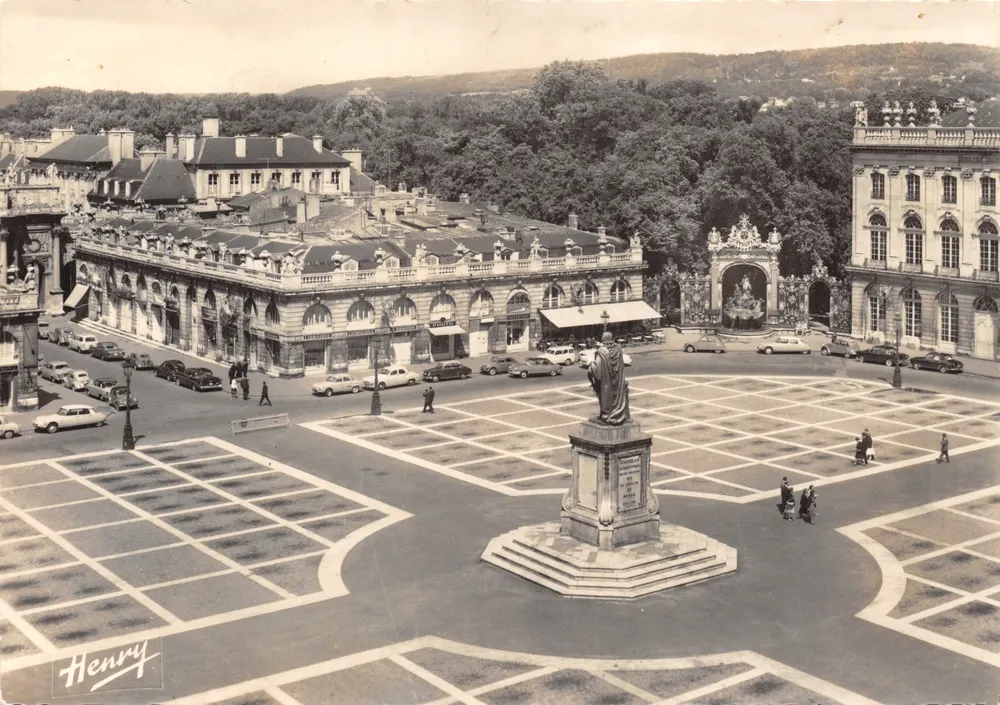 Place Stanislas — Panoramablick mit zentraler Statue — Edition Henry, 19, rue Stanislas, Nancy - Vorderseite