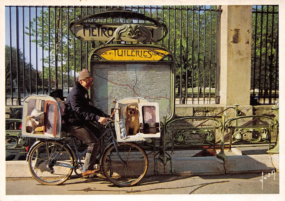 Paris - Metro Tuileries — Szene mit Fahrradfahrer und Hunden — Verleger Yvon Arcuelli - Vorderseite