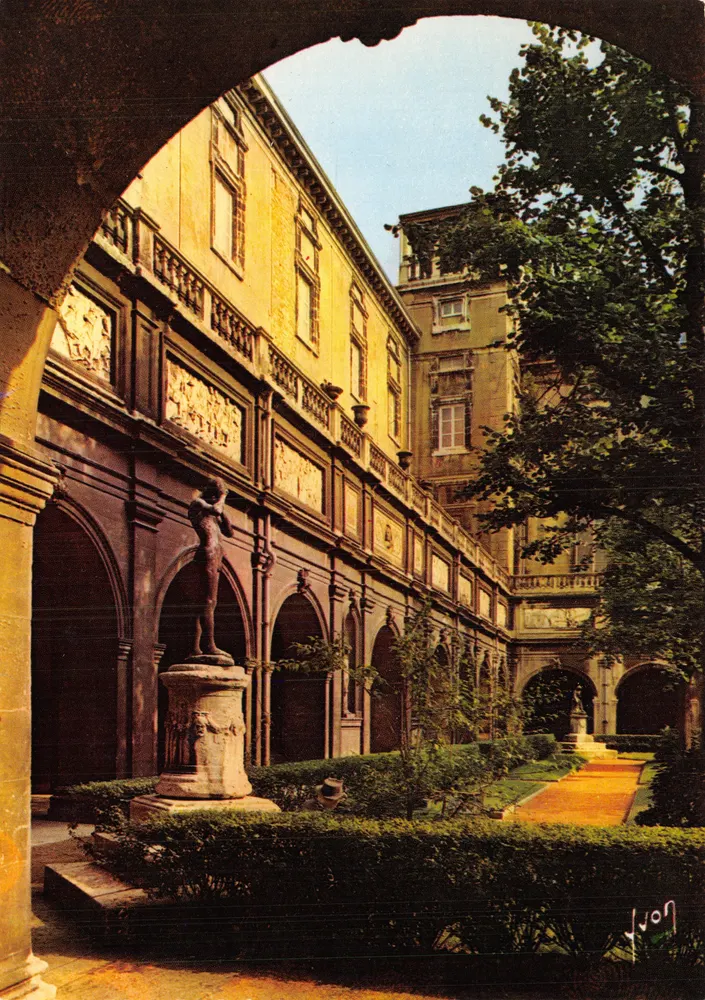 Innere Hof des Palastes und Museums Saint-Pierre — Lyon (Rhône) — Verlag: Yvon, n° 10/8501 - Vorderseite