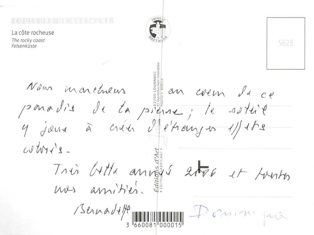 La côte rocheuse — rochers équilibrés au premier plan — Éditions d'Art Louannec - Verso