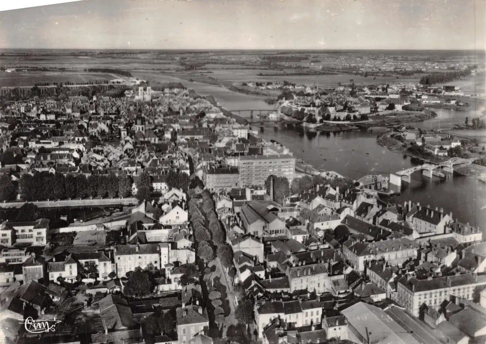 Chalon-sur-Saône — vue aérienne — Éditions Aériennes Combiér - Recto