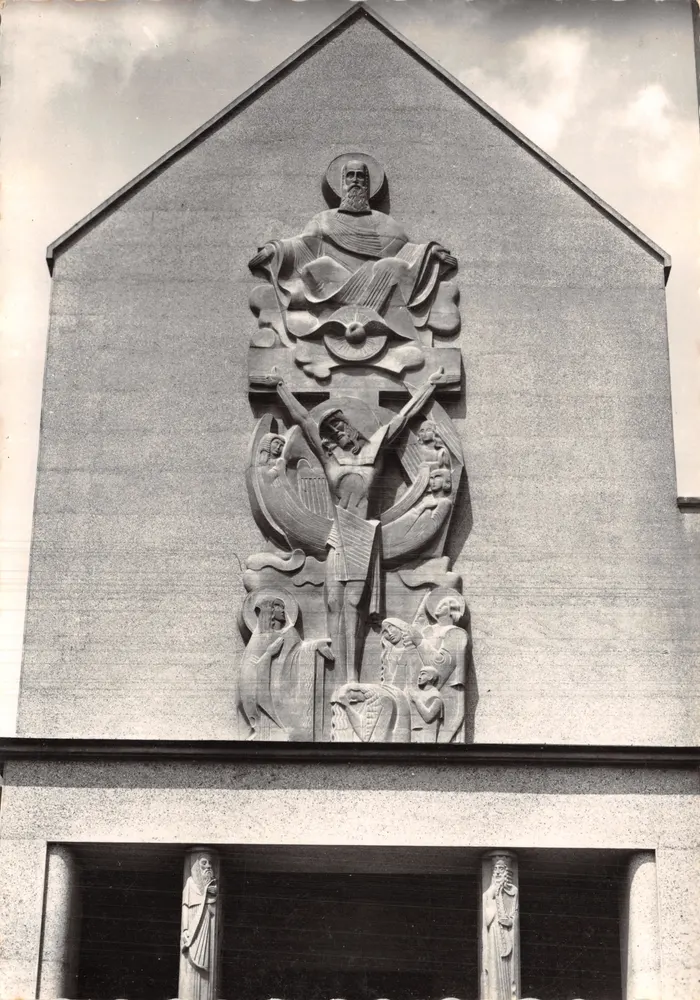 Basilika Notre-Dame de la Trinité — Fassade mit einem Relief — Éditions N.-D. de la Trinité - Blois - Vorderseite