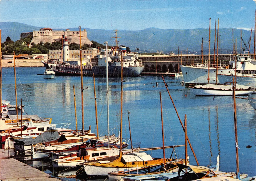 Antibes — Le Port et le Fort-Carré — Éditions S.E.P.T. - NICE - Recto