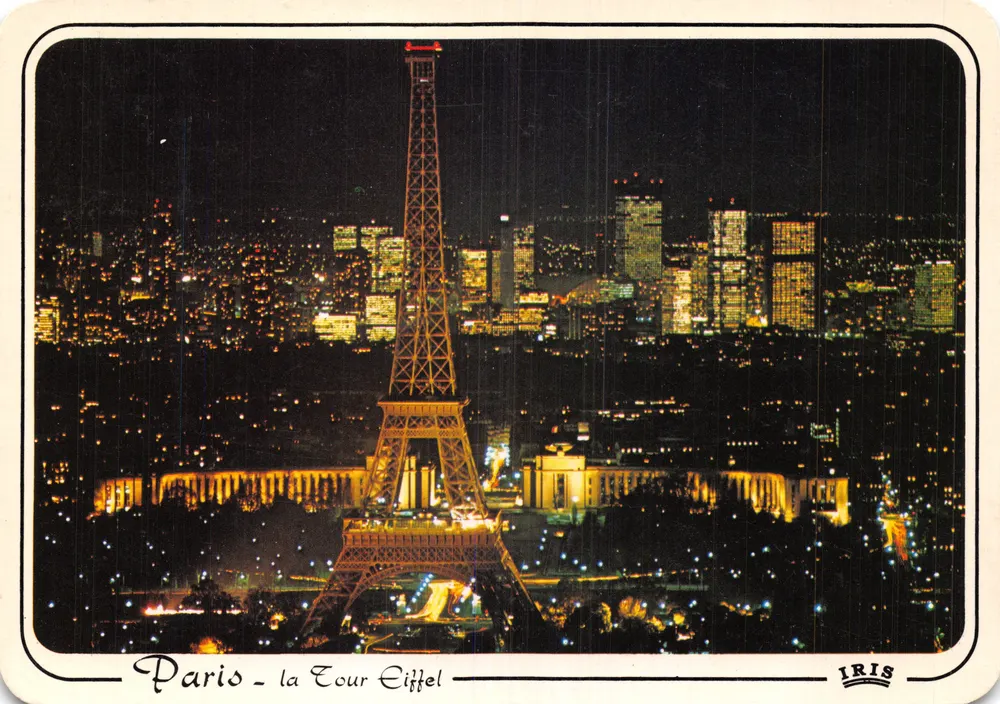 Paris - la Tour Eiffel — vue nocturne avec skyline — éditeur IRIS - 앞면