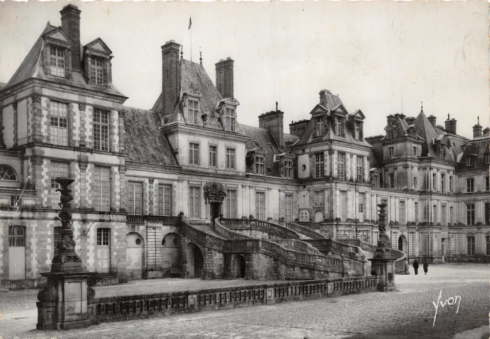 Fontainebleau — Palais - Cour des Adieux — Éditions d'Art - Recto