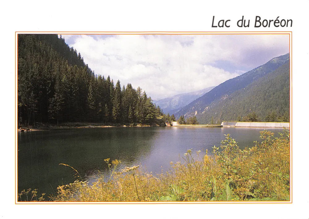 See Boréon — See, umgeben von Kiefernwäldern und Bergen — ÉDITIONS CIM - Vorderseite