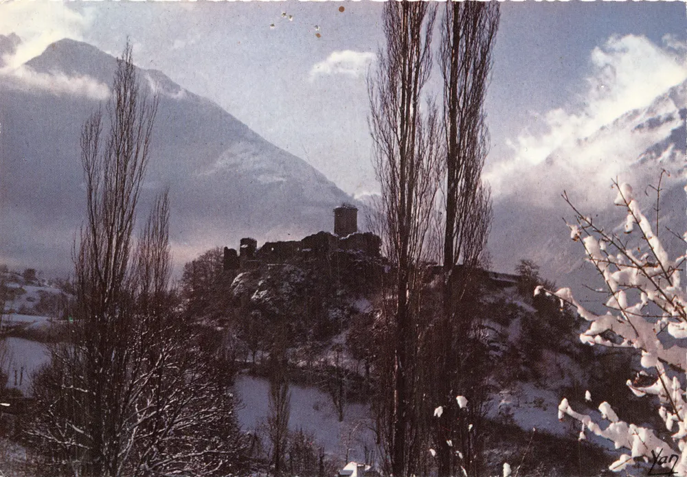 Château de Beaucaens — ruines enneigées dans la vallée d'Argelès — éditeur Yan d'Amand - Recto