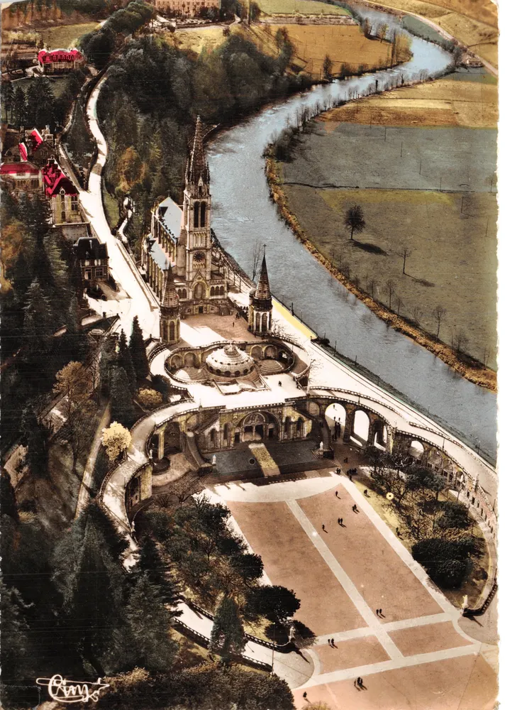 Lourdes (Hautes-Pyrénées) — Luftbild der Basilika und des Gave — Éditions Combier - Vorderseite