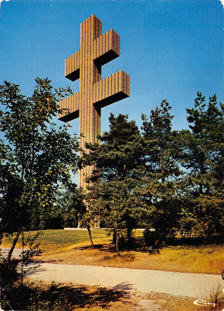 Mémorial du Général de Gaulle — Croix monumentale en bois — éditeur Cing - Recto