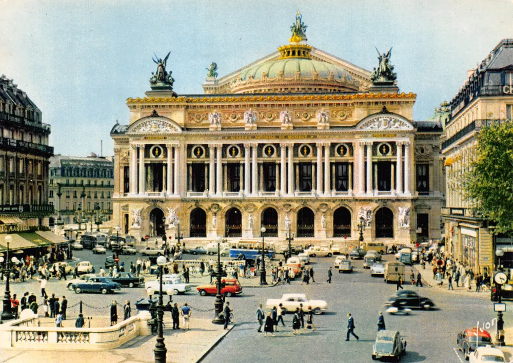 Opéra Garnier — façade ornée et place animée — éditeur VIVON - 앞면