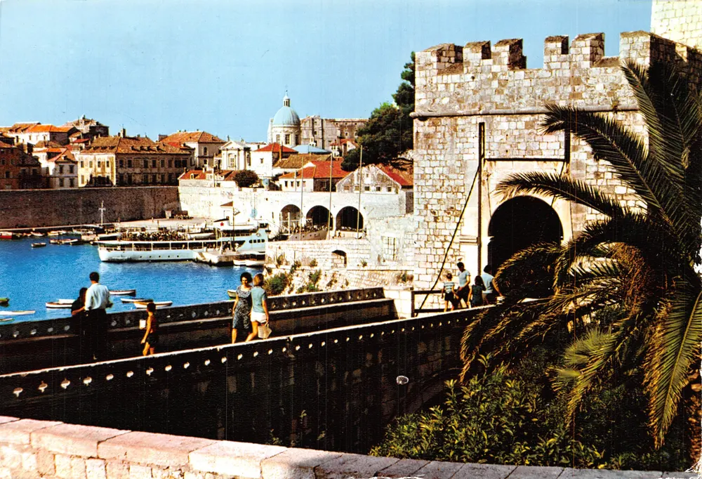 Dubrovnik — Ansicht des Hafens und der Festung — Verlag « Dubrovnik » - Vorderseite