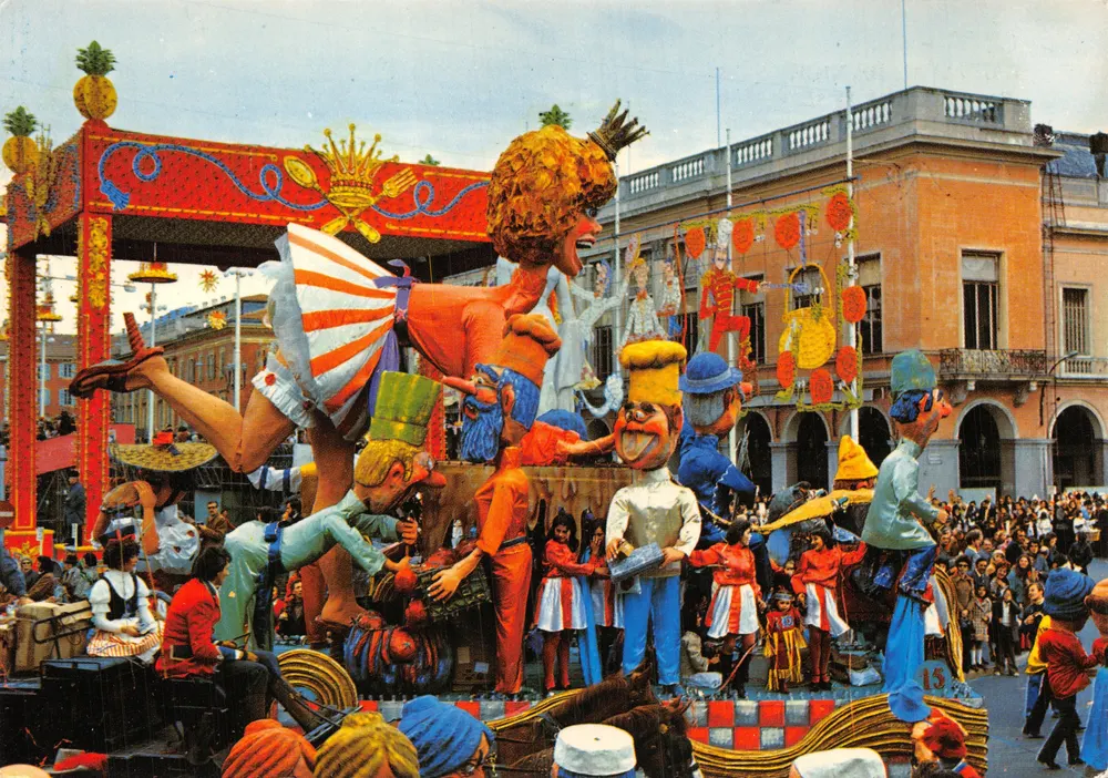 Karneval von Nice — farbenfroher Umzug mit Riesen und Zuschauermenge — Les Éditions MAR, Nice - Vorderseite