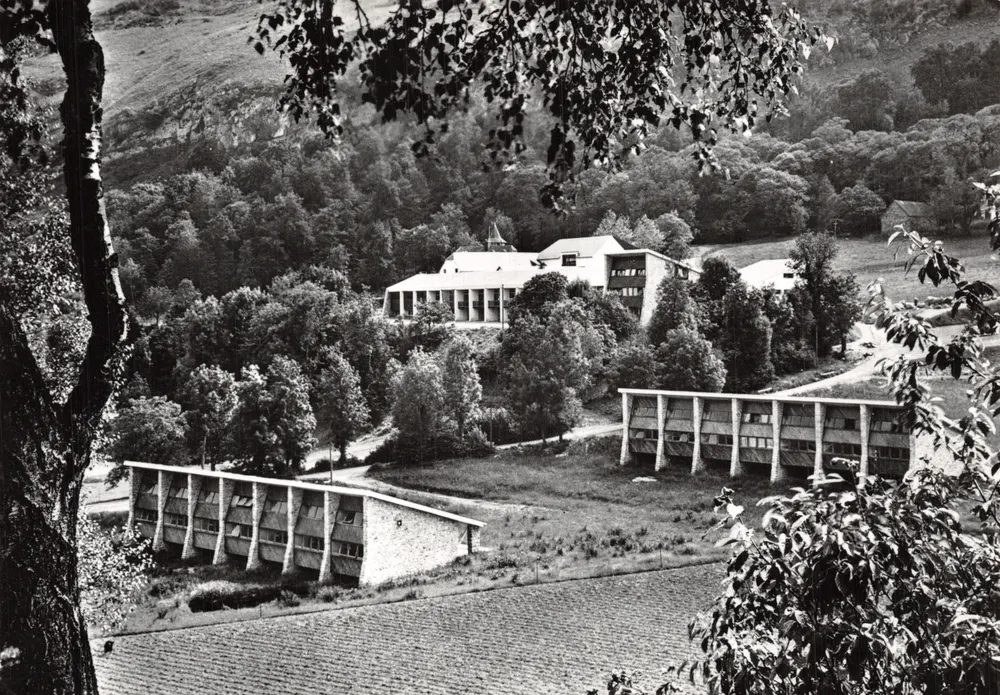 Cité-Secours Saint-Pierre — allgemeiner Blick — Éditions S.O.S. Française - Vorderseite