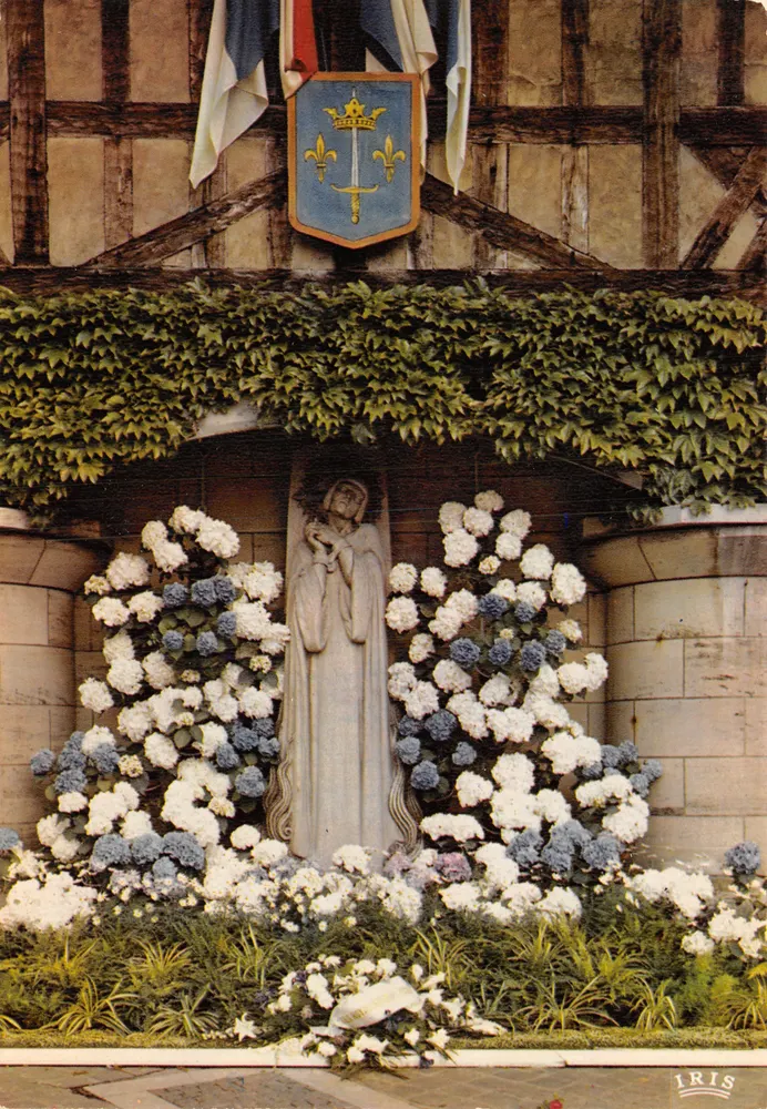 Statue de Jeanne d'Arc — Vieux Marché — Éditions IRIS - आगे