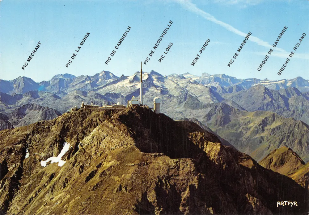 Luftbild des Observatoriums Pic du Midi — Verlag ART PYR - Vorderseite