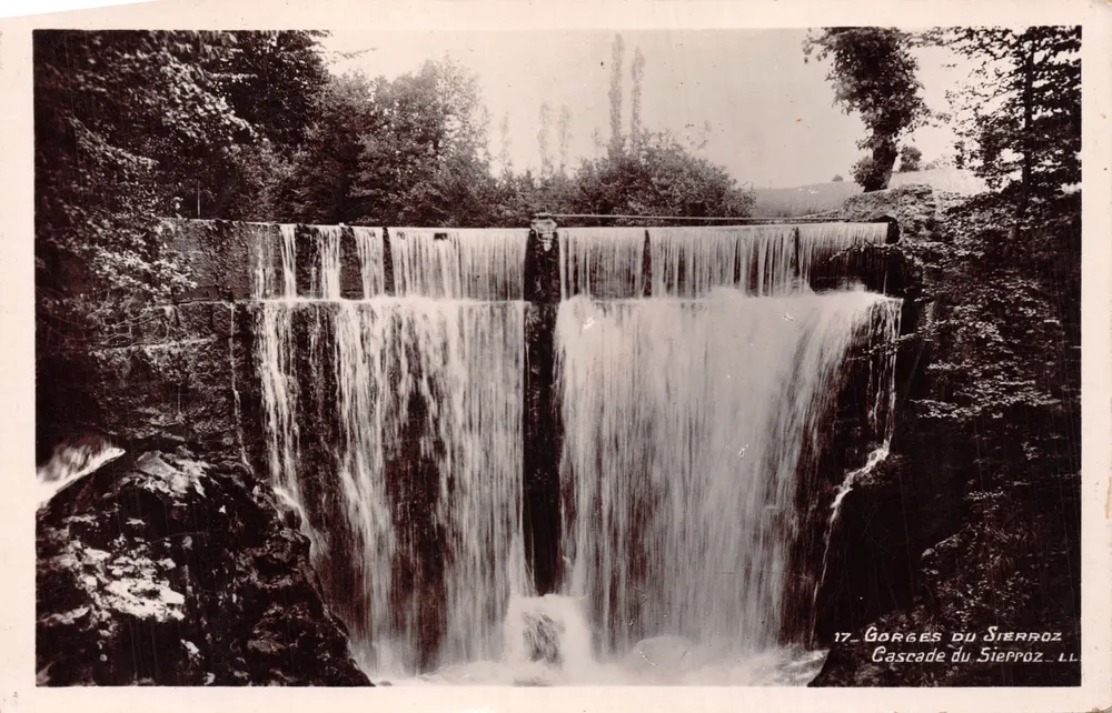Wasserfälle von Sierroz — Wasserfall im Wald — Verlag L.L. (Nummer 17) - Vorderseite