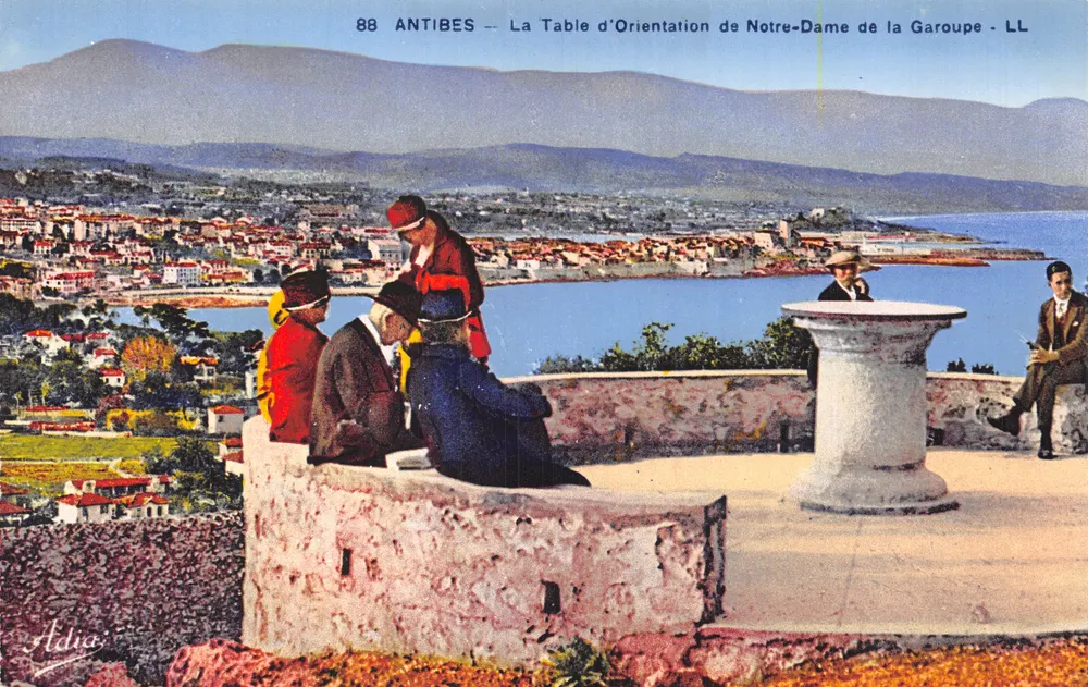 Antibes — Die Tafel der Orientierung von Notre-Dame de la Garoupe — Verlag Adia - Vorderseite