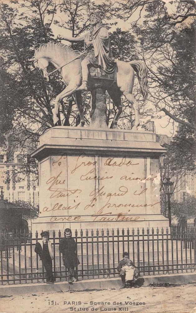 Paris - Square des Vosges — Statue de Louis XIII - 앞면