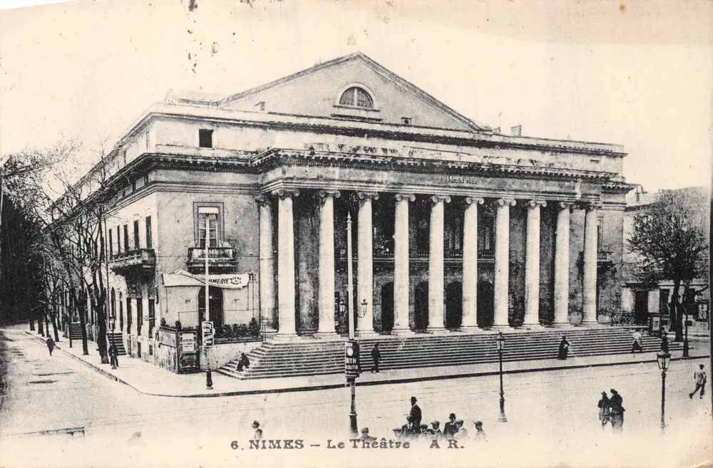 Nîmes — Vista del Teatro — editore A.R. n°6 - Recto