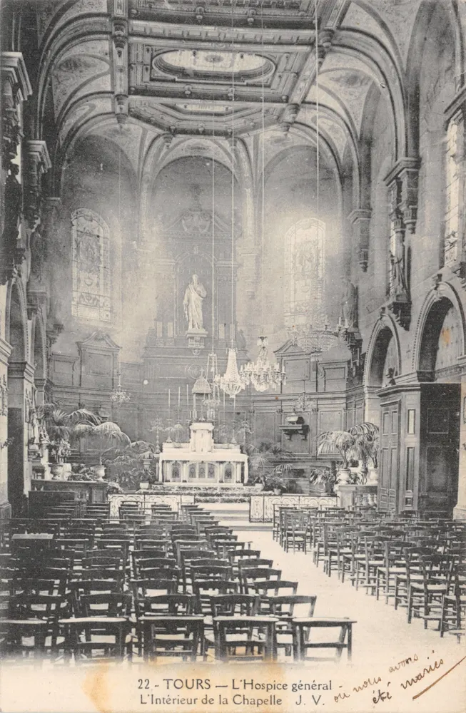 Tours — L'Hospice général — L'Intérieur de la Chapelle — J. V - Recto