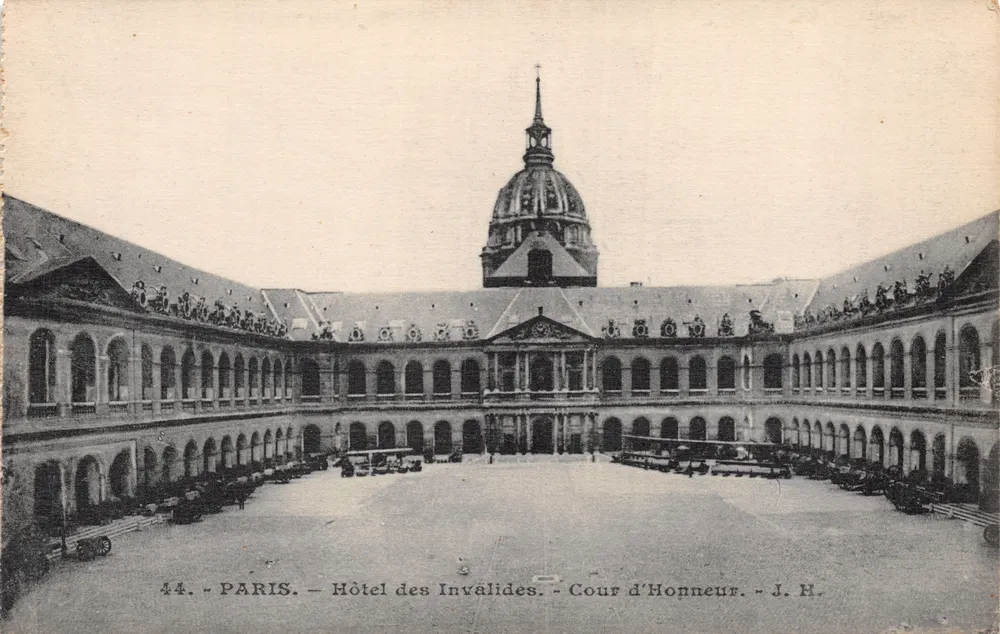 Paris — Hôtel des Invalides — Cour d'Honneur — J. H. — n°44 - Recto