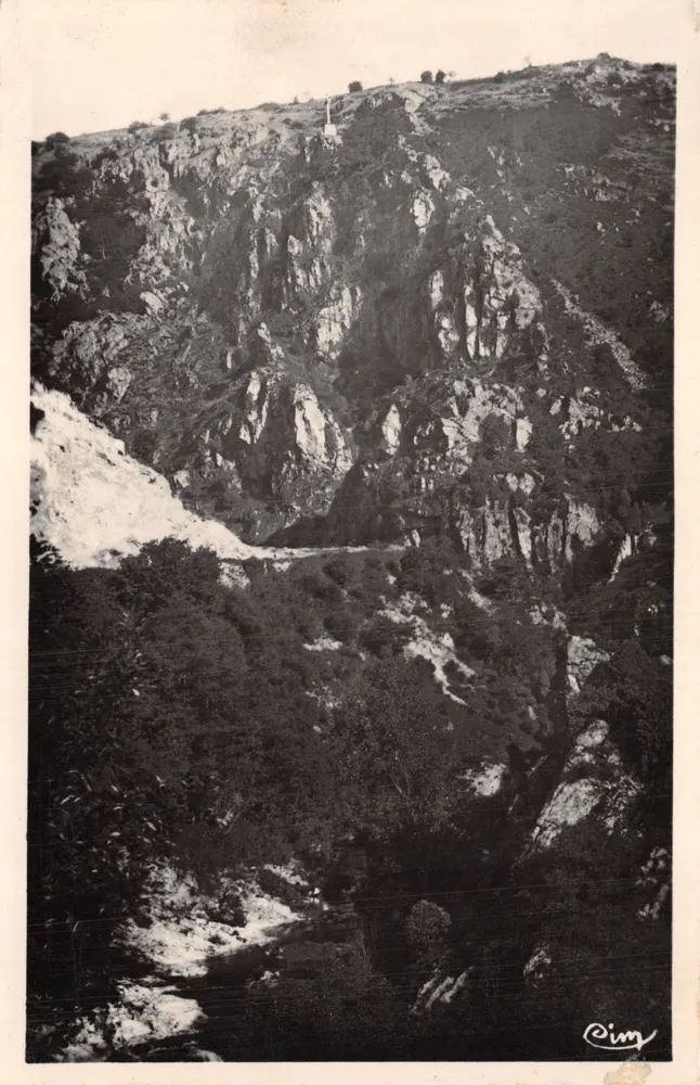 Die Felsen von Revirand und das Kreuz — Sarras (Ardèche) — Verlag COUBIER IMP. MACON - Vorderseite