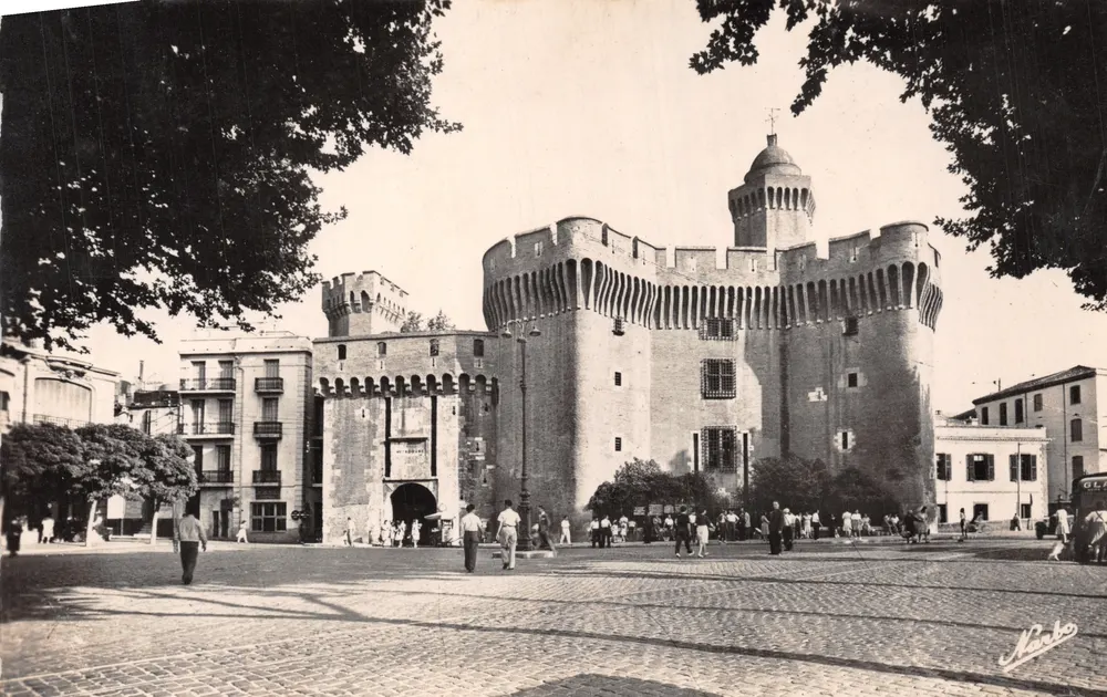 Perpignan — Der Castillet und die Place de la Victoire — Verlag NARBO - Vorderseite