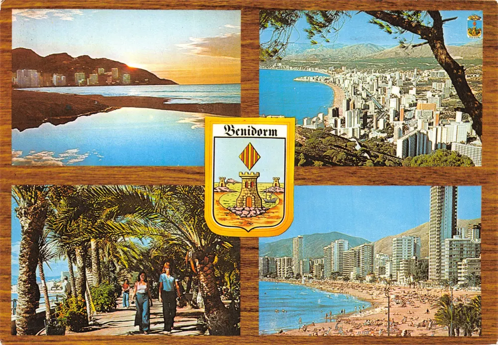 Benidorm — Panoramablick und Küsten — Verlag HERMANOS GALLIANA - Vorderseite