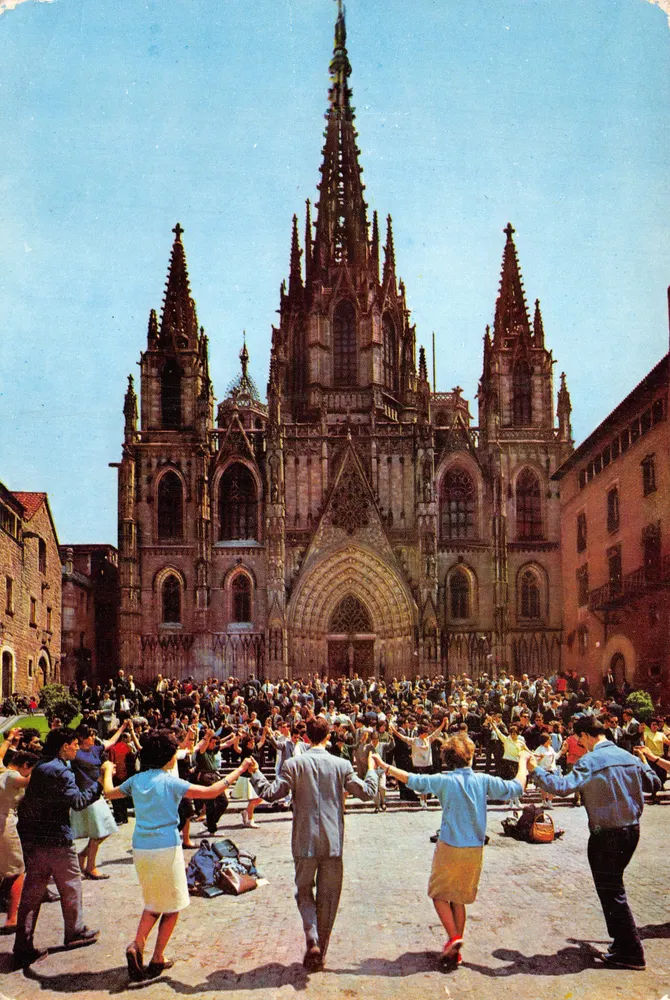 Barcelone — Danse des Sardanas devant la Cathédrale — Photo J. Ubach Puig - Recto