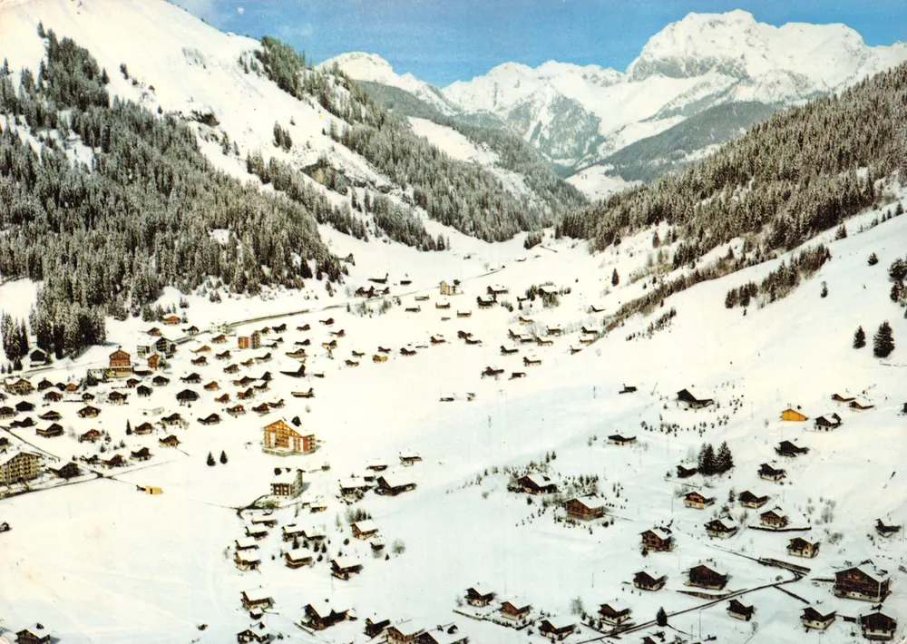 Morgins — schneebedeckte Luftaufnahme — In der Schweiz gedruckt, Nr. 14181 - Vorderseite