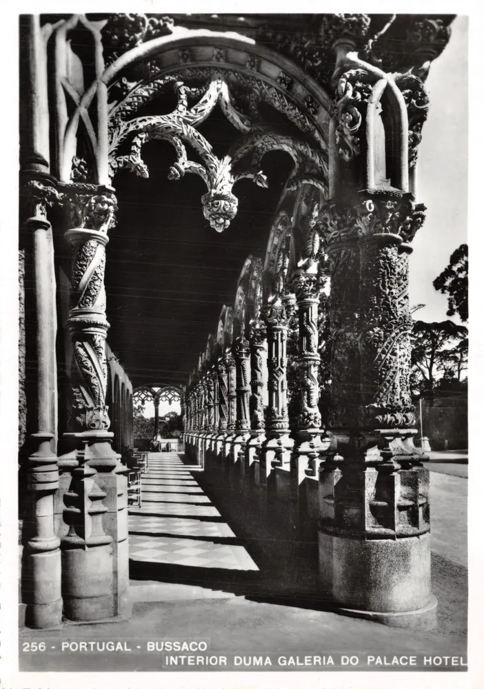 Bussaco — Innenansicht einer Galerie des Palace Hotel — Verleger Alexandre D'Almeida - Vorderseite