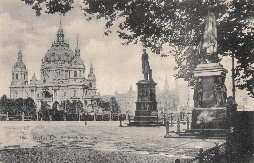 Berlin — Schinkelplatz avec le Dom et statues — éditeur Berlin C. n° 186 - Recto