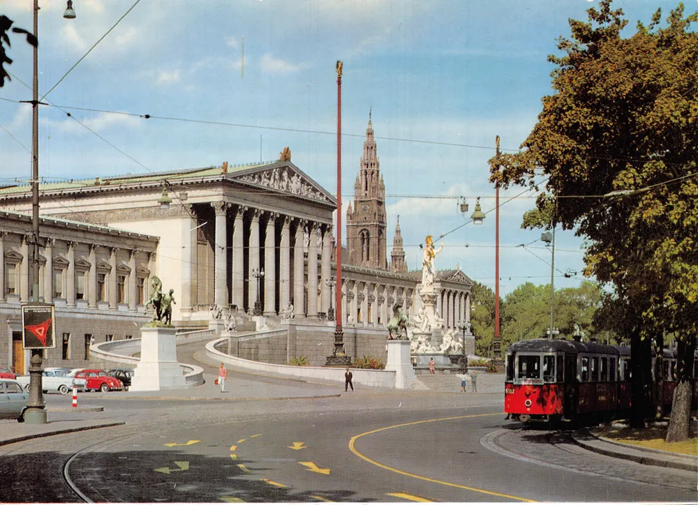 Wien. Parlament — Ansicht des Gebäudes mit Statuen und Straßenbahn — Verleger P. Ledermann, Nr. 51216 - Vorderseite