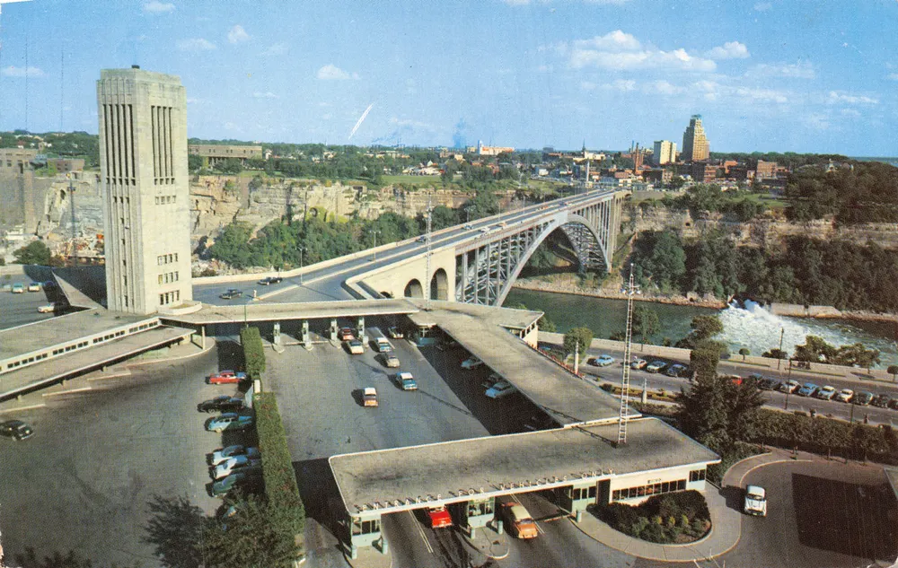 Carillon Tower am Rainbow Bridge — Niagara Falls, Kanada — In den USA gedruckt MS-18 - Vorderseite