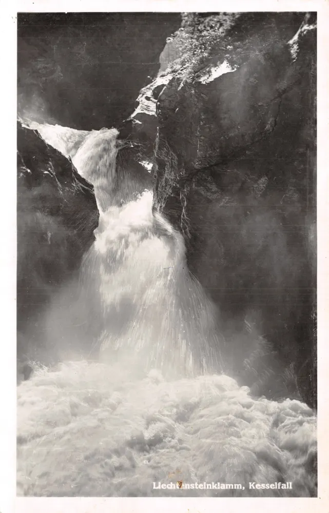 Liedtsteinklamm, Kesselfall — Ansicht einer Wasserfälle in einem felsigen Canyon — Échite Fotografie J 139 - Vorderseite