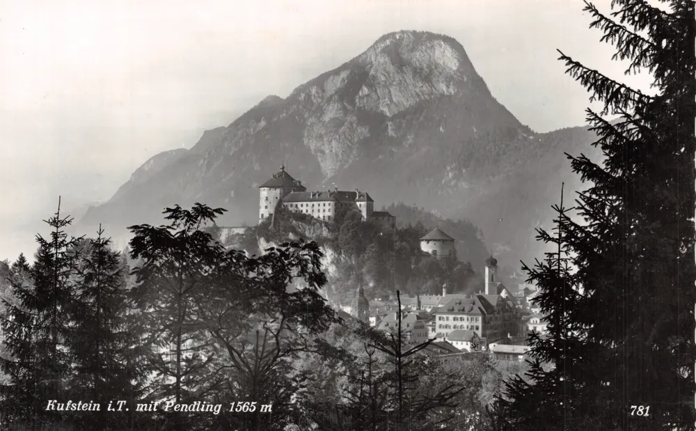 Kufstein i.T. mit dem Pendling 1565 m — Verlag Trioler Kunstverlag, Nr. 781 - Vorderseite