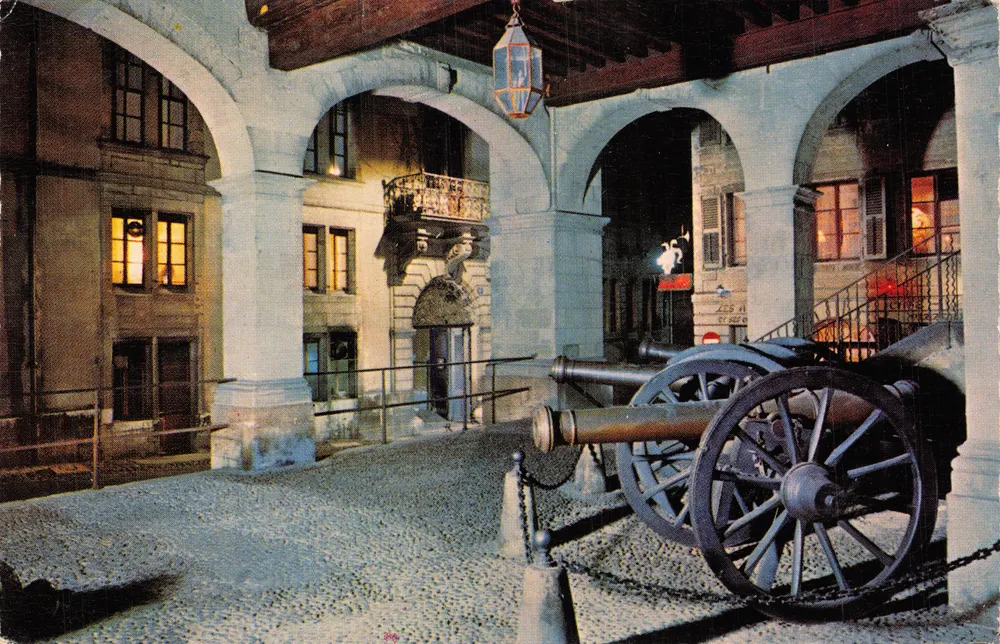 Genf, Das Arsenal — Hof mit Kanonen und Arkaden — Verlag BOVEY & Cie - Vorderseite