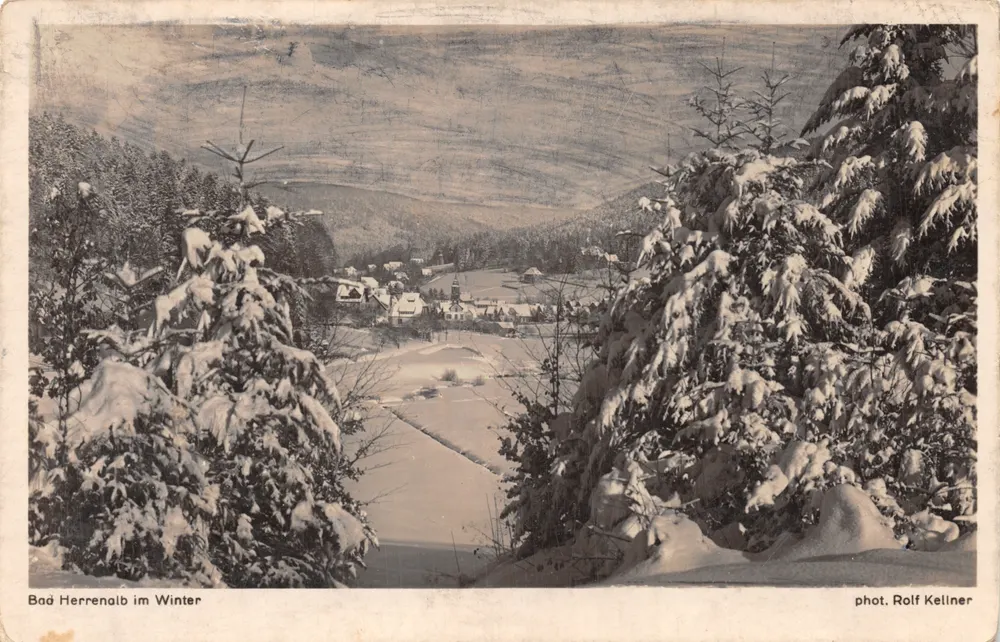 Bad Herrenalb im Winter — schneeverdeckte Winteransicht mit zentraler Bausubstanz — phot. Rolf Kellner - Vorderseite