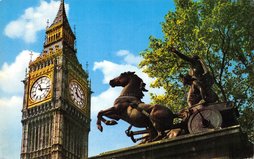 Big Ben et statue de Boudicca — éditeur John Hinde Ltd. n° 3L23 - Recto