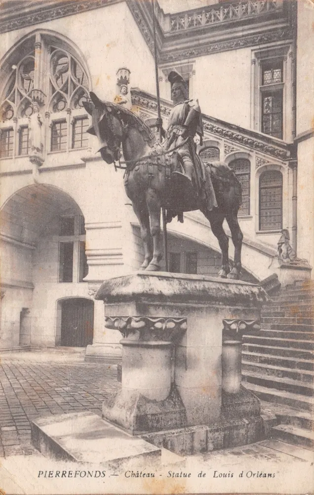 PierreFonds — Château — Statue de Louis d'Orléans - आगे