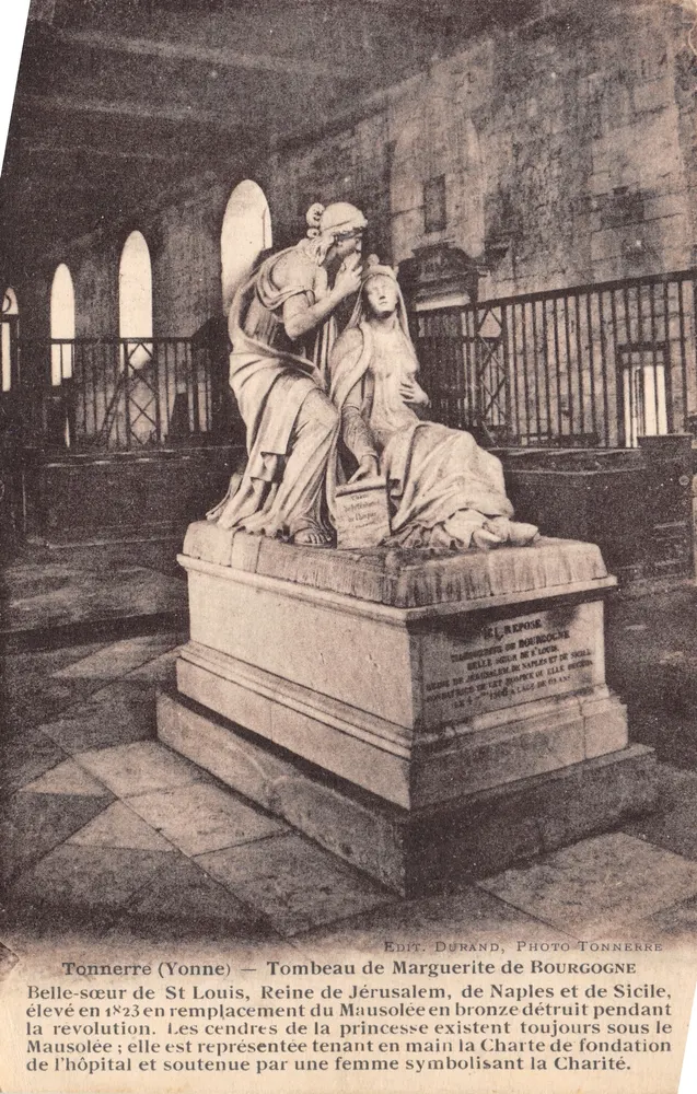Tonnerre (Yonne) — Grabmal von Marguerite von Burgund, Bronze-Statue - Vorderseite