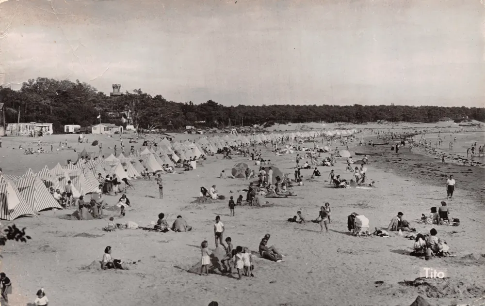Strand von Saint-Georges-de-Didonne — BadeSzene mit gestreiften Zelten — Verleger Tito - Vorderseite