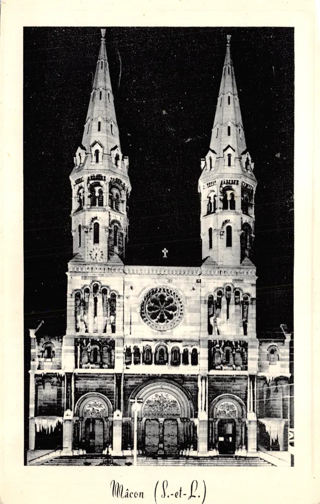 Mâcon (S.-et-L.) — Cathédrale Saint-Pierre illuminée — IMP. COMBIBIER - Recto