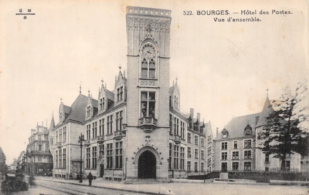 Bourges — Hôtel des Postes. Vue d'ensemble — Éditeur E. Maquaire, Bourges, n° 322 - Recto
