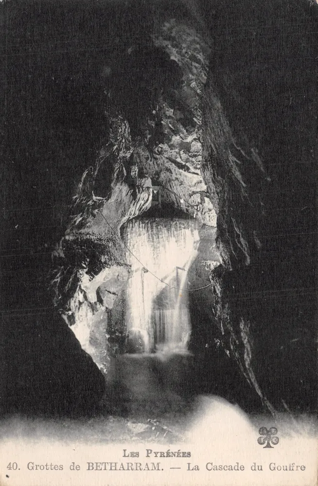 Les Pyrénées — Grottes de BETHARRAM. La Cascade du Gouffre — n°40 - Recto